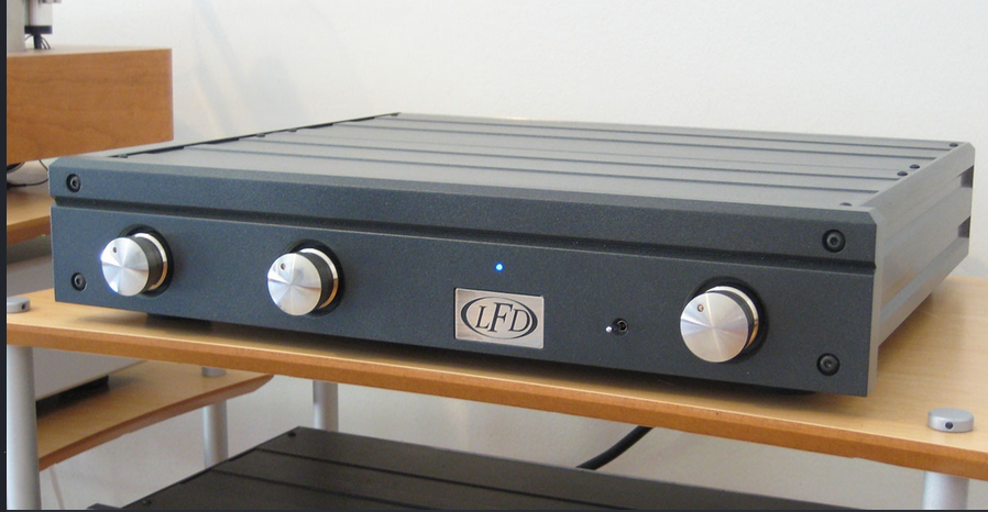Nous avons trouvé un amplificateur intégré, musical
