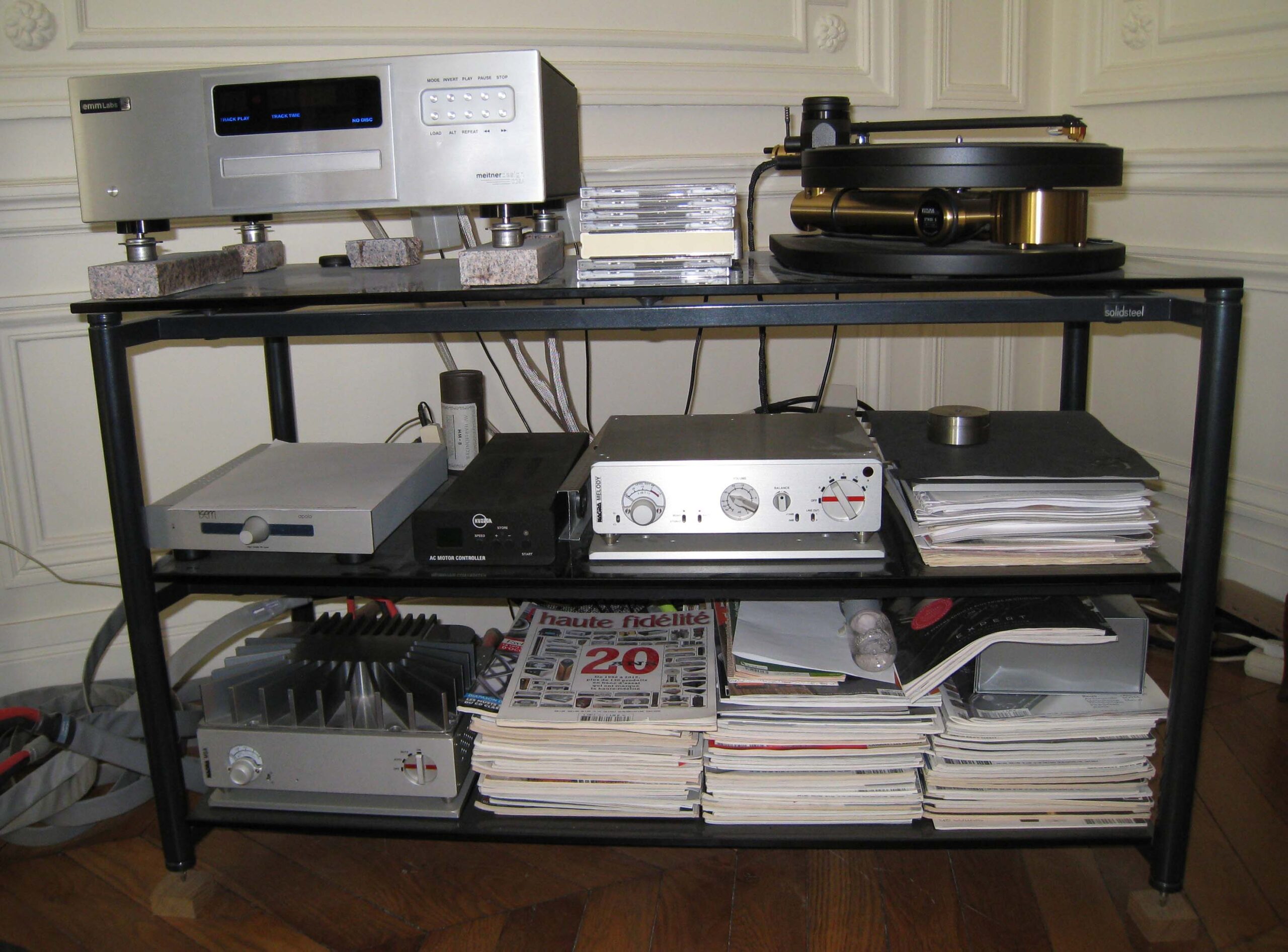systeme-lecteur-CD-Emmlabs-Meitner-LP-Kuzma-Stabi-S-preampli-Nagra-Melody-Nagra-MSA-enceintes-Wilson-Benesch-cables-legato-audio-